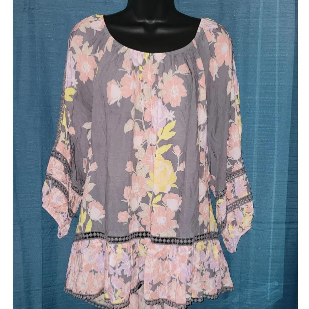 Fever | Gray and Pink Floral Blouse - Picture 1 of 4